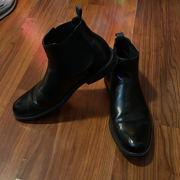 Men’s Black Chelsea Boots - Picture 3 of 6